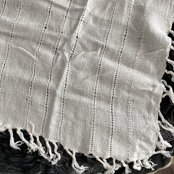 White fringe knit wrap? - Picture 4 of 17